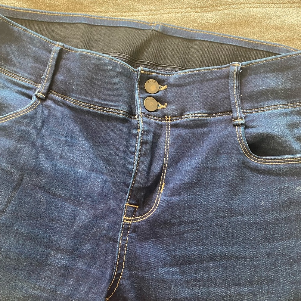 Apt 9 12S curvy bootcut jean
